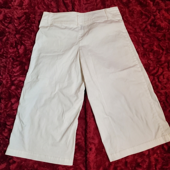 WHITE WIDE LEG CAPRIS! - Picture 3 of 13